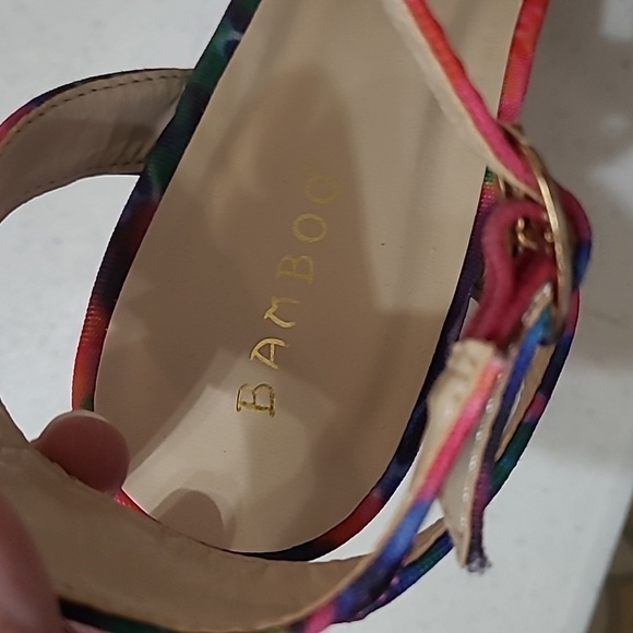 NWOT Bamboo colorful, tiedyed platform heels size 9 - Picture 6 of 12